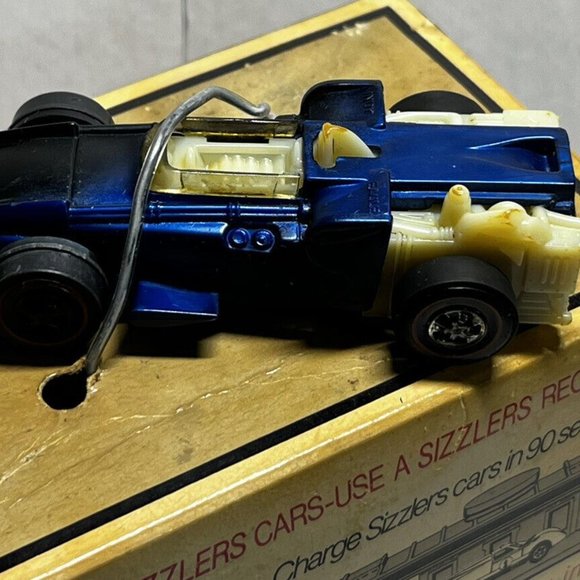 Boxed / Cased HOT WHEELS REDLINE ERA SIZZLERS 1970 BLUE INDY EAGLE Motorev Sound - Picture 8 of 9